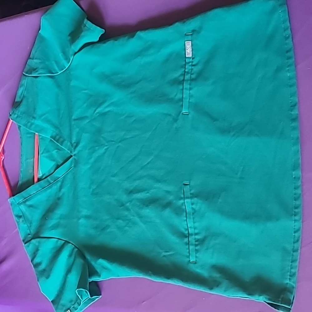 Figs hunter Green casma top